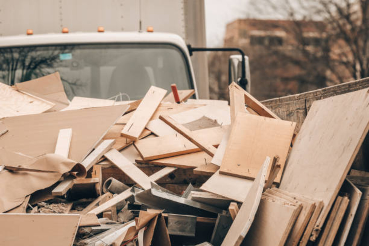 Movers with junk removal capabilities Movers with junk removal capabilities